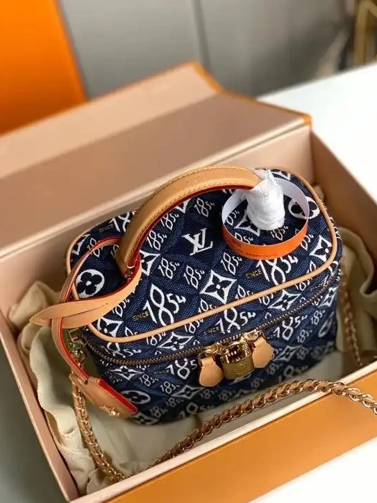 WIS VANITY 1854 LOUIS PM VUITTON SINCE 0630